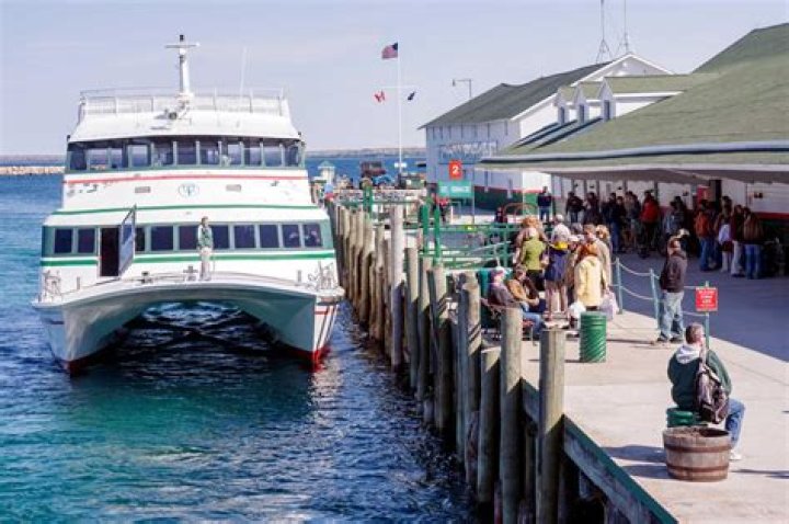 Are mackinac island ferries running?