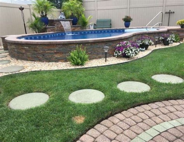 Are whirlpools bad for above ground pools?