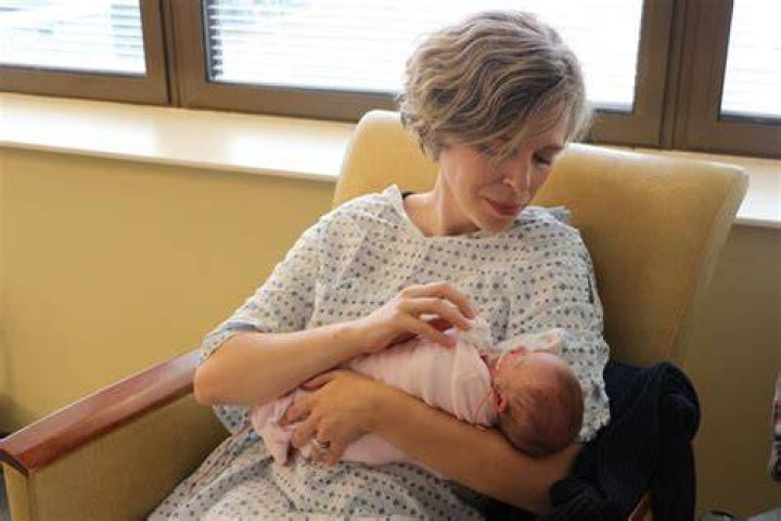 Can a nursing mother take dry gin?