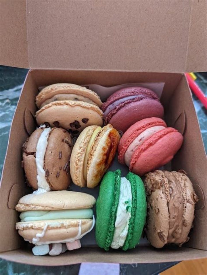 Can macarons be left out?