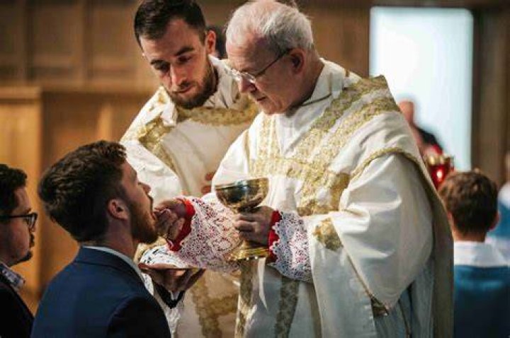 Can non episcopalians take communion?