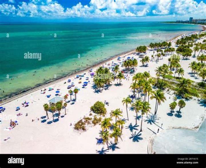Does key biscayne have public beach?