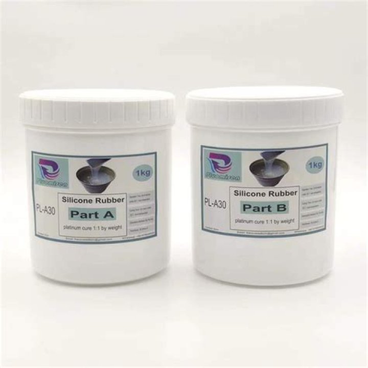 Does silicone stick to polycarbonate?