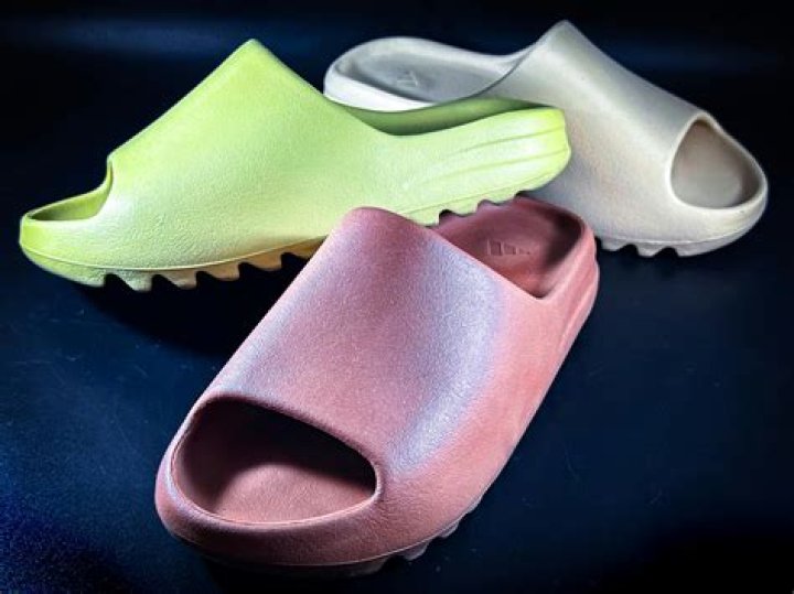 Does yeezy slides run small?
